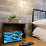 Cosy Hideaway - Parking And Relaxing Patio Area Διαμέρισμα