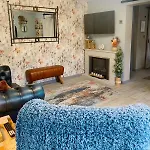 Cosy Hideaway - Parking And Relaxing Patio Area * Oxenholme