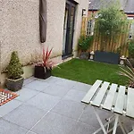 Cosy Hideaway - Parking And Relaxing Patio Area Appartamento