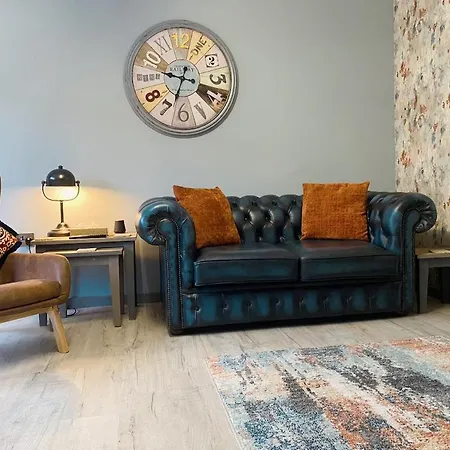 Cosy Hideaway - Parking And Relaxing Patio Area Apartment *