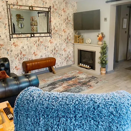 Cosy Hideaway - Parking And Relaxing Patio Area * Oxenholme