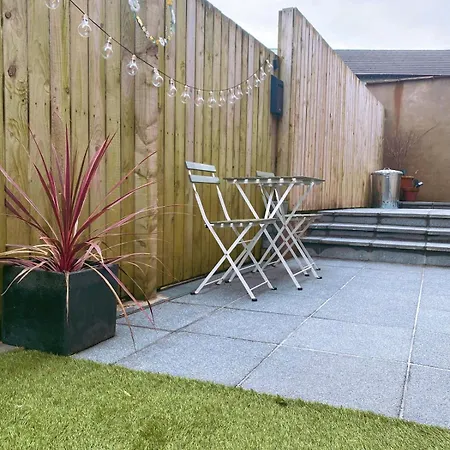 Cosy Hideaway - Parking And Relaxing Patio Area *